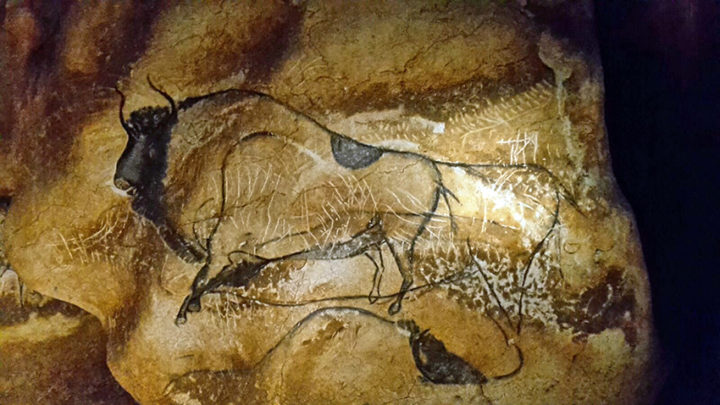 Felsmalerei aus der Caverne du Pont d'Arc, einer 1:1-Nachbildung der Grotte Chauvet mit einigen der ältesten Höhlenmalereien der Welt.