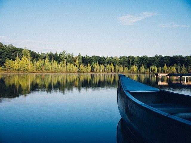 Dänemark bietet zahlreiche Möglichkeiten für angenehme Kanutouren. Bei über 7000 Kilometern Küstenlinie und vielen Flüssen und Seen nicht verwunderlich. Foto: @ Free-Photos / Pixabay.com