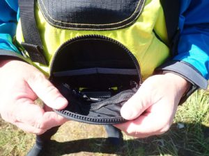 Tasche im Frontschaum – mit Unterteilungen.